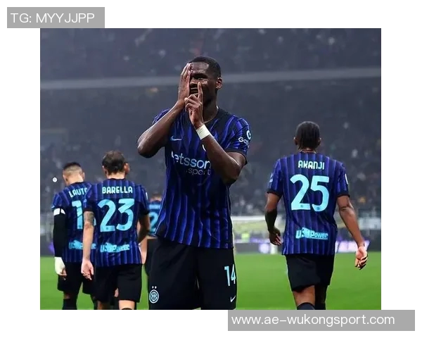 国米官方宣布博尼左膝轻微扭伤下周将进行进一步评估 国米官方宣布博尼左膝轻微扭伤下周将进行进一步评估