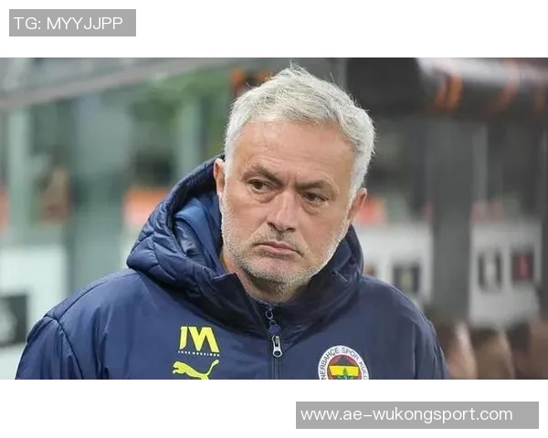 穆里尼奥对半场表现不满直言想换下九人球队晋级16强之路艰辛