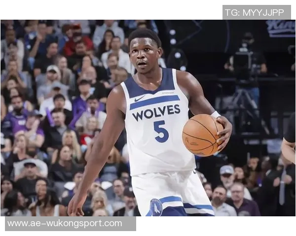 爱德华兹虽砍下30分5板却难救球队无力回天罚球表现出色8中7